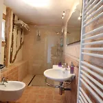 לינה וארוחת בוקר - Le Clos Aux Masques 3*