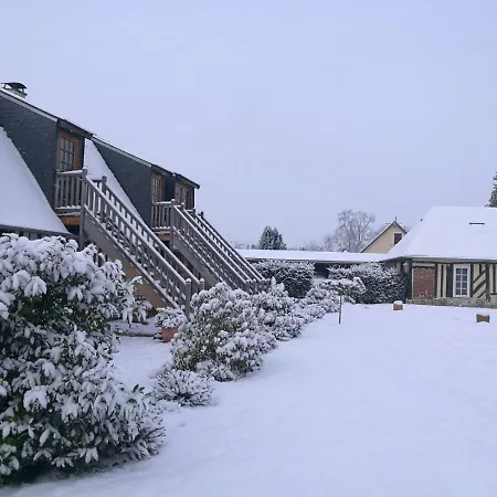 - Le Clos Aux Masques Bed & Breakfast