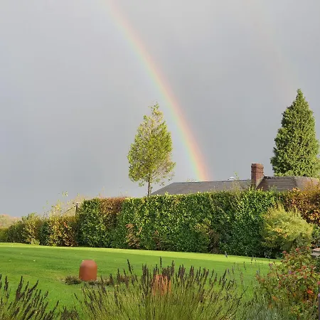 - Le Clos Aux Masques Bed and breakfast Saint-Pierre-Azif