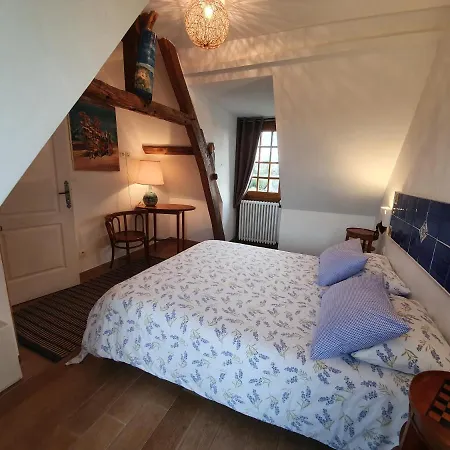 - Le Clos Aux Masques Saint-Pierre-Azif