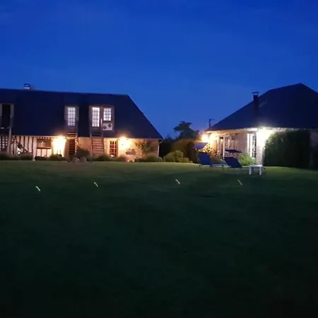 - Le Clos Aux Masques Bed & Breakfast Saint-Pierre-Azif