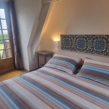 - Le Clos Aux Masques Bed & Breakfast Saint-Pierre-Azif