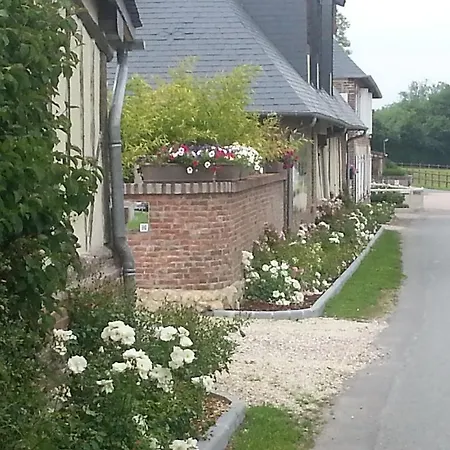 - Le Clos Aux Masques 3* Saint-Pierre-Azif