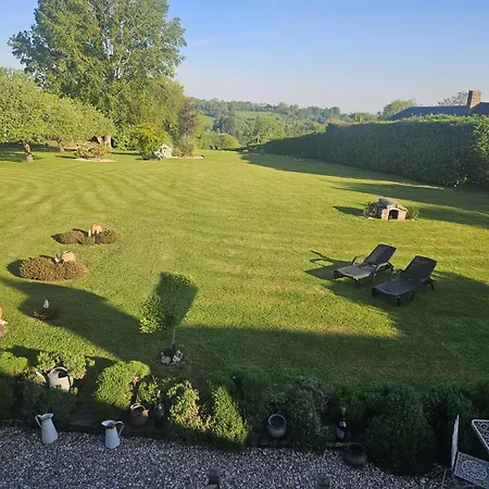 - Le Clos Aux Masques