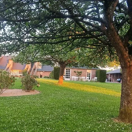 - Le Clos Aux Masques Bed and breakfast