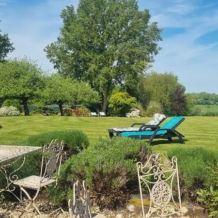 - Le Clos Aux Masques Bed & Breakfast 3*