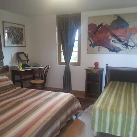 - Le Clos Aux Masques