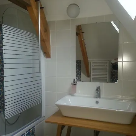 - Le Clos Aux Masques Bed & Breakfast Saint-Pierre-Azif