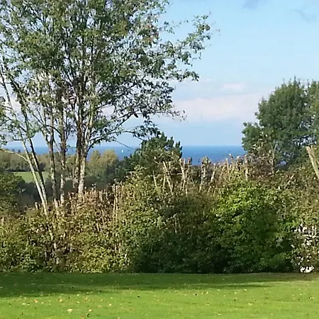 - Le Clos Aux Masques Bed & Breakfast
