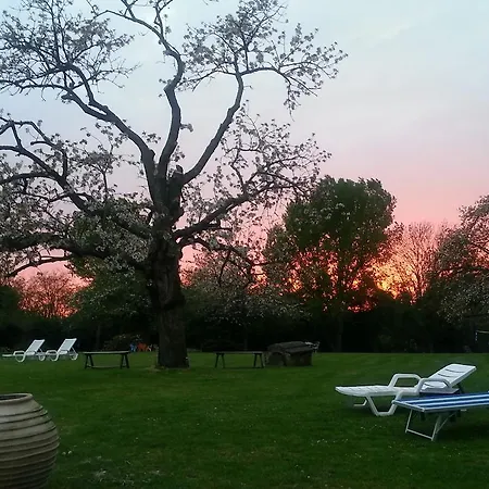 - Le Clos Aux Masques 3* Saint-Pierre-Azif