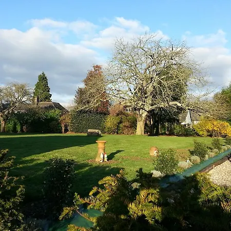 - Le Clos Aux Masques Saint-Pierre-Azif