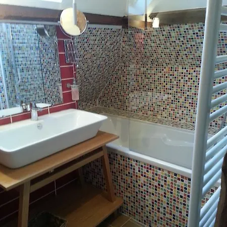 - Le Clos Aux Masques