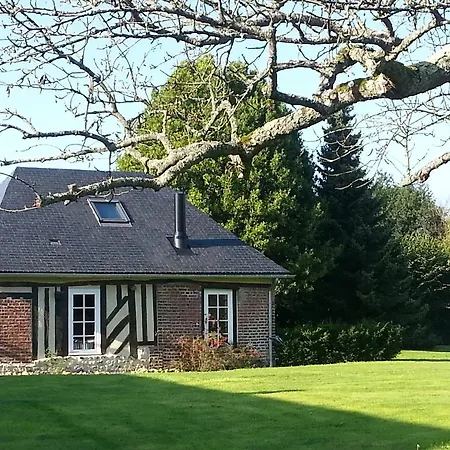 - Le Clos Aux Masques