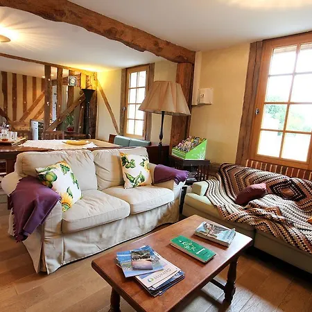 - Le Clos Aux Masques Bed & Breakfast