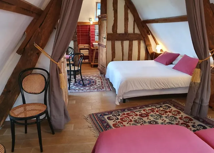 - Le Clos Aux Masques 3*