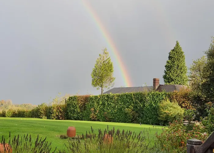- Le Clos Aux Masques לינה וארוחת בוקר Saint-Pierre-Azif