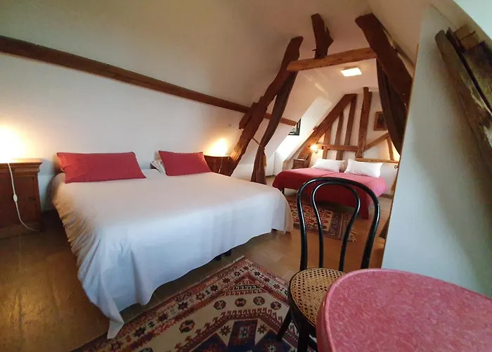 - Le Clos Aux Masques Saint-Pierre-Azif