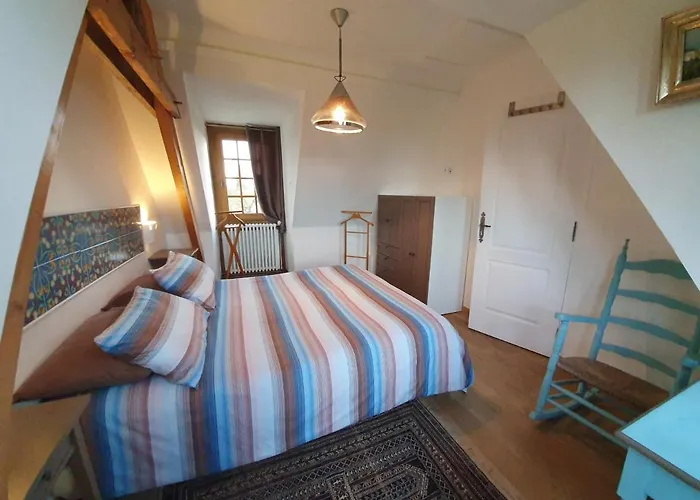 - Le Clos Aux Masques Bed & Breakfast Saint-Pierre-Azif
