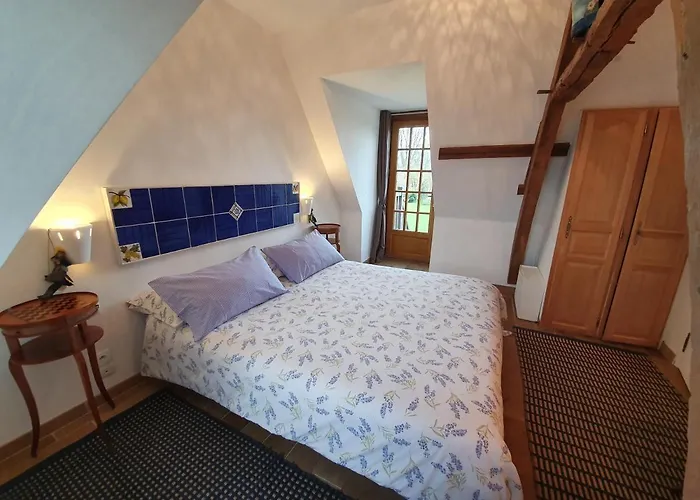 - Le Clos Aux Masques לינה וארוחת בוקר 3*