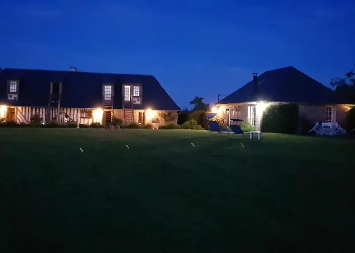 - Le Clos Aux Masques לינה וארוחת בוקר Saint-Pierre-Azif