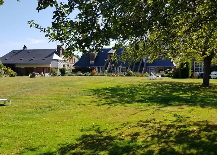 - Le Clos Aux Masques Saint-Pierre-Azif