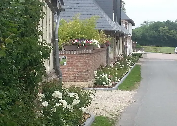 - Le Clos Aux Masques 3* Saint-Pierre-Azif