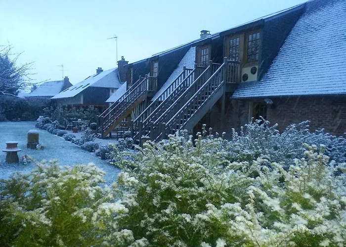 - Le Clos Aux Masques 3*