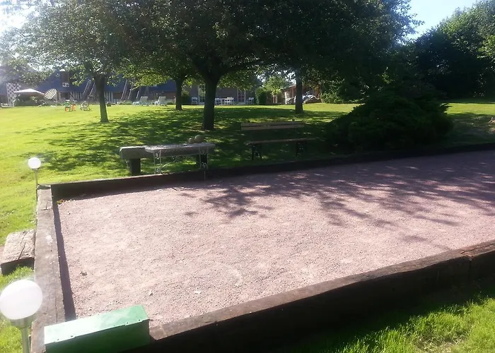 - Le Clos Aux Masques לינה וארוחת בוקר 3*