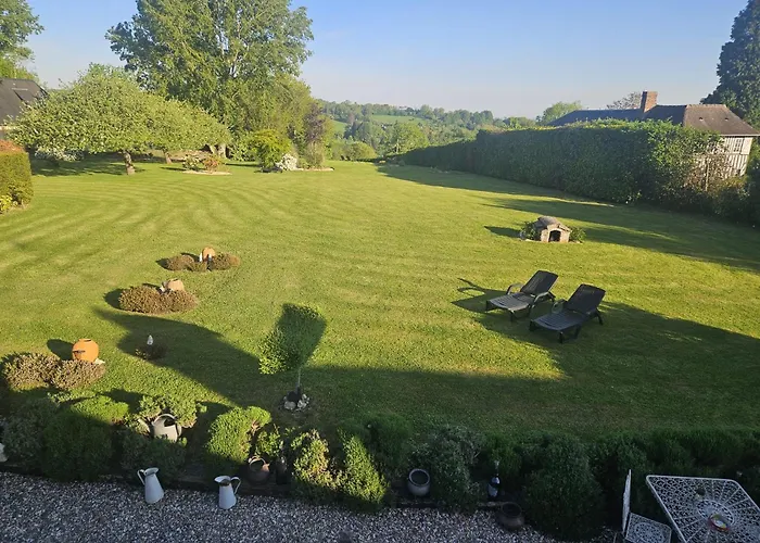 - Le Clos Aux Masques