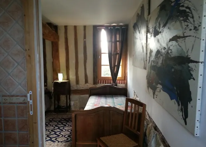 - Le Clos Aux Masques לינה וארוחת בוקר Saint-Pierre-Azif