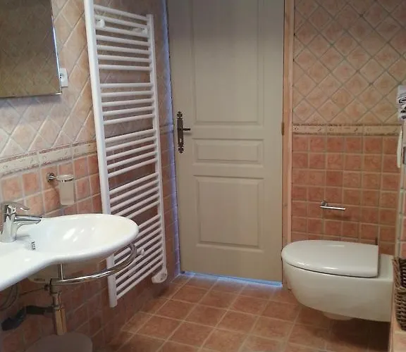 - Le Clos Aux Masques לינה וארוחת בוקר Saint-Pierre-Azif