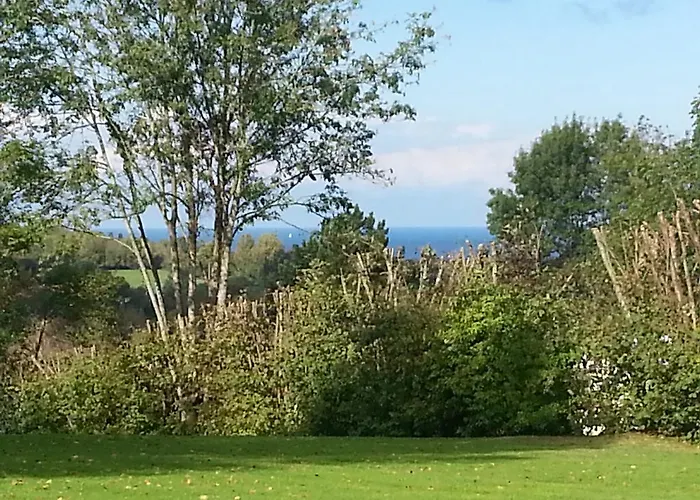 - Le Clos Aux Masques Bed & Breakfast