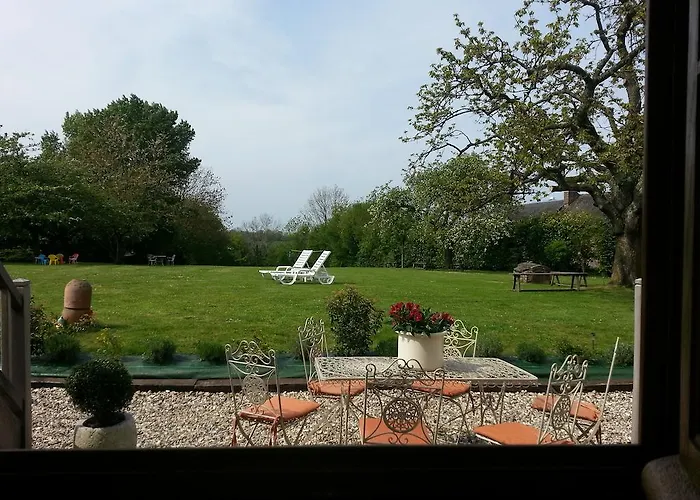 - Le Clos Aux Masques לינה וארוחת בוקר 3*