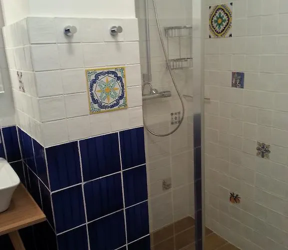 - Le Clos Aux Masques לינה וארוחת בוקר Saint-Pierre-Azif