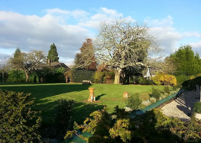 - Le Clos Aux Masques Saint-Pierre-Azif