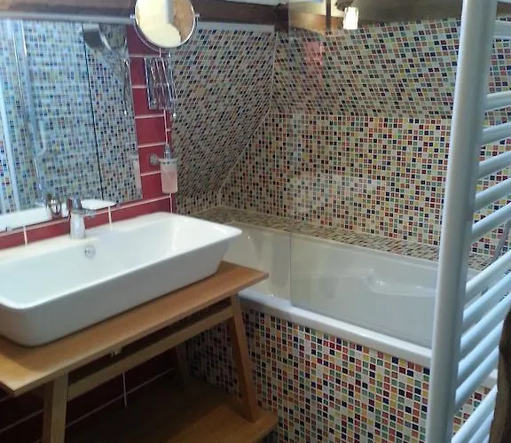 - Le Clos Aux Masques