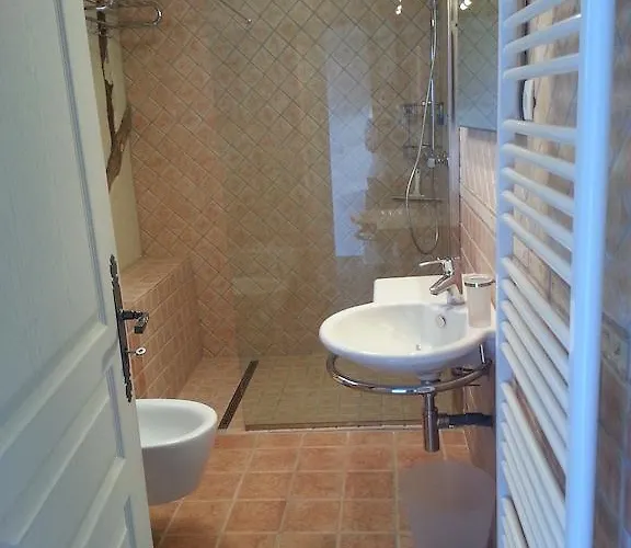 לינה וארוחת בוקר - Le Clos Aux Masques 3*