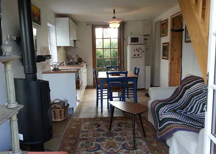 - Le Clos Aux Masques Saint-Pierre-Azif