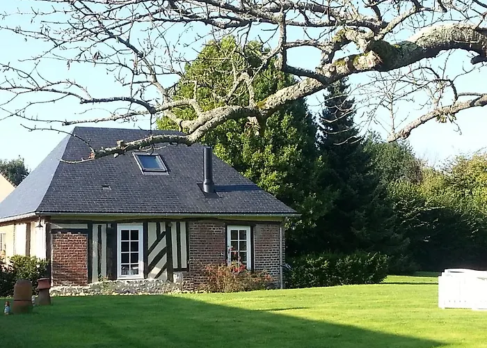 - Le Clos Aux Masques