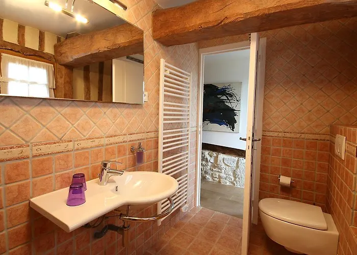 - Le Clos Aux Masques 3*