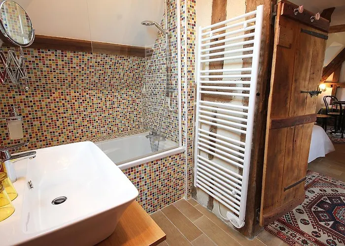 - Le Clos Aux Masques לינה וארוחת בוקר