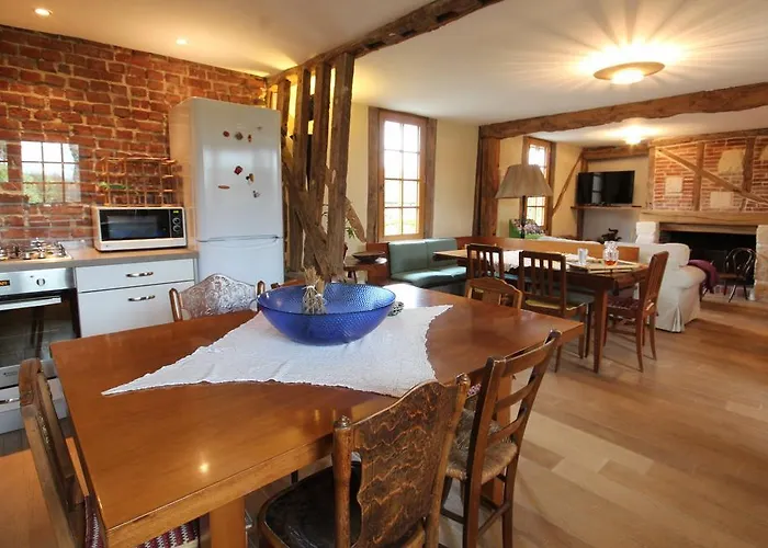 - Le Clos Aux Masques Saint-Pierre-Azif