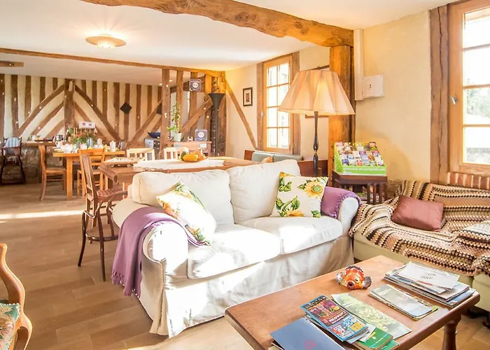 - Le Clos Aux Masques לינה וארוחת בוקר